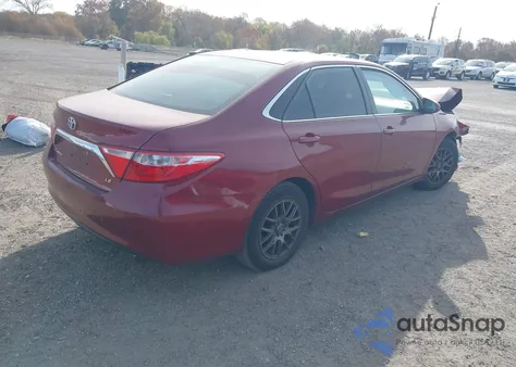 2015 Toyota Camry Le z USA, uszkodzony, nr VIN 4T1BF1FK7FU981589